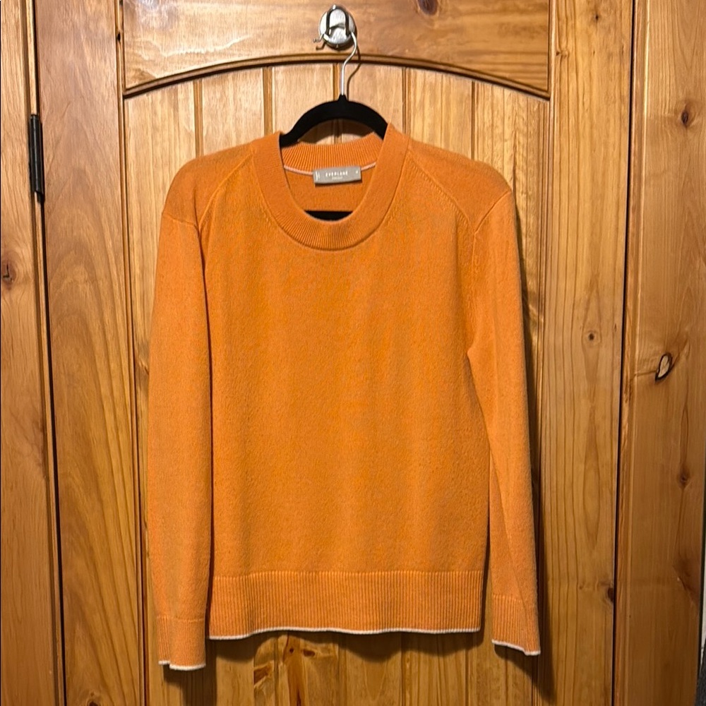 Orange Sweater with cute white trim 100% cashmere Everlane size m